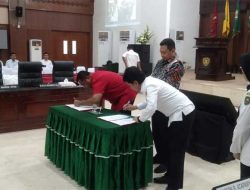 KUA dan PPAS APBD Maluku 2025 Ditandatangani DPRD Maluku dan PJ Gubernur