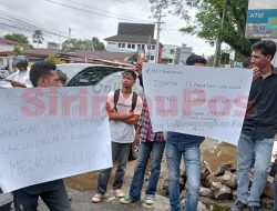 Mahasiswa Demo di Kejari Ambon, Minta Direktur Poltek Ambon Segera Ditangkap Karena Dugaan Koprusi Rp72 Milyar