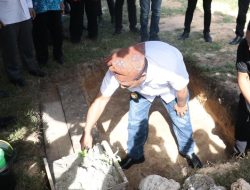 Vanath Letakkan Batu Pertama PLHUT Buru, Dorong Pelayanan Haji dan Umrah Optimal