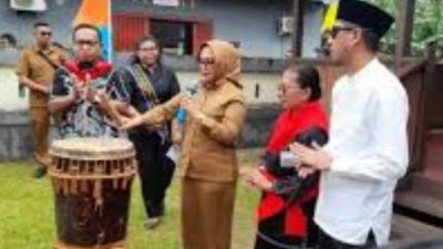 Hadiri Upacara Adat Tutup Baileo Halong, Tamaela Ajak Warga Ambon Jaga Toleransi dan Pelihara Warisan Budaya Maluku