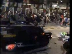 Inilah Video Detik-Detik Seorang Ojol Digilas Pakai Mobil Brimob Saat Aksi Demonstrasi