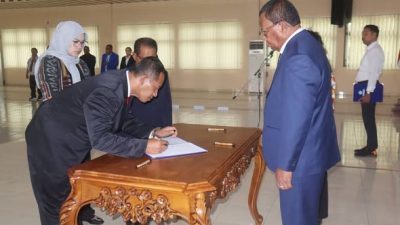 Rektor Universitas Pattimura Lantik Dr. Amaluddin sebagai Wakil Dekan Akademik FEB