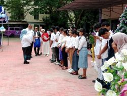 98 Dosen Berprestasi Diberi Insentif Publikasi Artikel Saat Perayaan Natal FKIP Unpatti