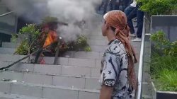 Demonstrasi Gunung Botak Mengguncang Kantor Gubernur Maluku, Mahasiswa dan Warga Adat Desak Pencabutan Izin Tambang