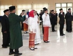 Rektor Unpatti Lantik 14 Pejabat Administrator dan Pengawas